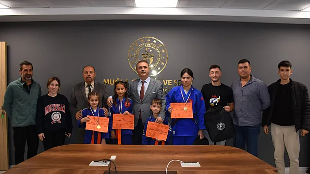 Derece Alan Sporcular Açıkbaş'ı ziyaret etti