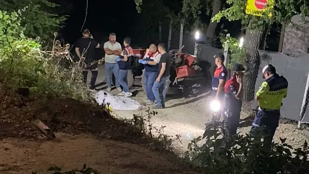 Devrilen traktörün sürücüsü hayatını kaybetti