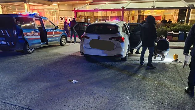 Dinlenme tesisinde 5 gündür park halinde olan otomobilden ceset çıktı
