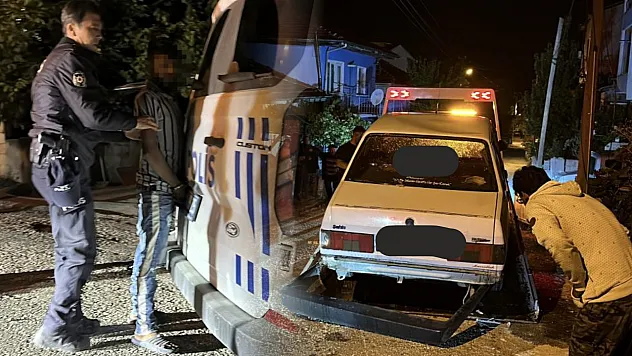Direksiyona alkollü geçti, 2 araca çarpıp yaya olarak kaçtı