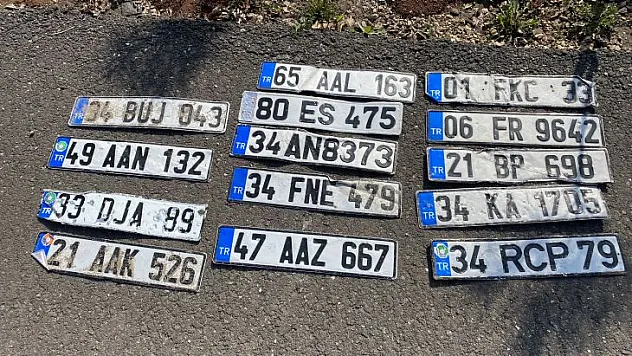 DİYARBAKIR'DA SELE KAPILAN PLAKALAR GÜN YÜZÜNE ÇIKTI