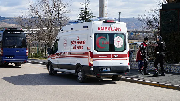 Dolmuşta tartıştığı genci bıçakla yaralayan kadın gözaltına alındı