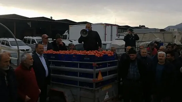 DOMATES ÜRETİCİLERİ KARAÇULHA HALİNDE BİR ARAYA GELDİ