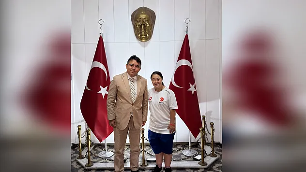 Down sendromlu milli sporcu Münevver Yılmaz'dan Kaymakam Kaya'ya ziyaret