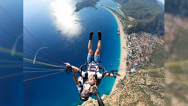 Dünyaca Ünlü Dalgıç Molchanov, Ölüdeniz'de Yamaç Paraşütü Yaptı