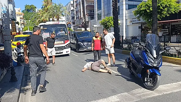 Duran araçları son anda fark ettiler, frene basınca devrilerek sürüklendiler