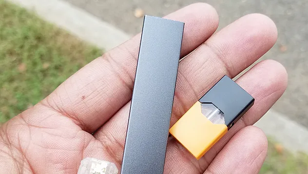 E-sigara çılgınlığına dikkat! Zararları saymakla bitmiyor…