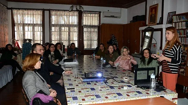 Ebeveynlere 'Çocuğa Sınır Koyma' eğitimi