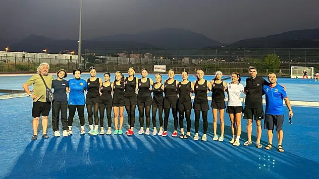 Ege Yıldızları Hokey takımı lige 3 puan ile başladı