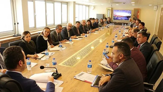 EĞİTİM YÖNETİCİLERİ AFET SONRASI YAPILAN ÇALIŞMALARI DEĞERLENDİRDİ