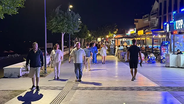 Ekim Ortasında Fethiye Çalış Plajı'nda Turist Hareketliliği