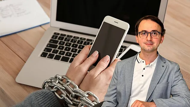 Ekran bağımlılığına karşı 'bağımlılık yapmayan telefon' tavsiyesi