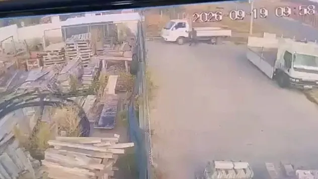 El frenini çekmediği kamyonetin altında kalan sürücü hayatını kaybetti