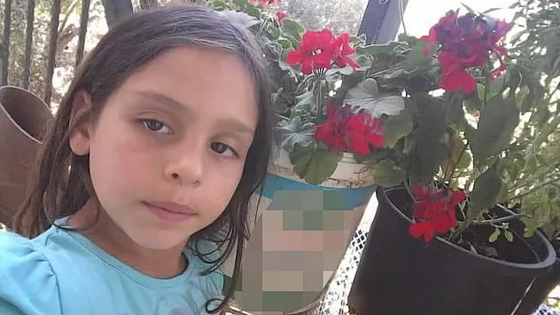 Elektrik akımına kapılıp merdivenden düştü