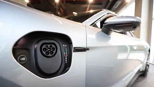 Elektrikli otomobillerde yangın riskine karşı 'yetkili servis ve orijinal parça' uyarısı