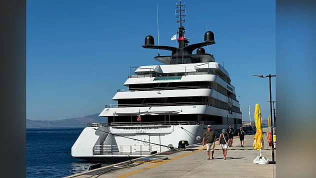 'Emerald Azzurra' kruvaziyeri Bodrum'a 100 turist getirdi