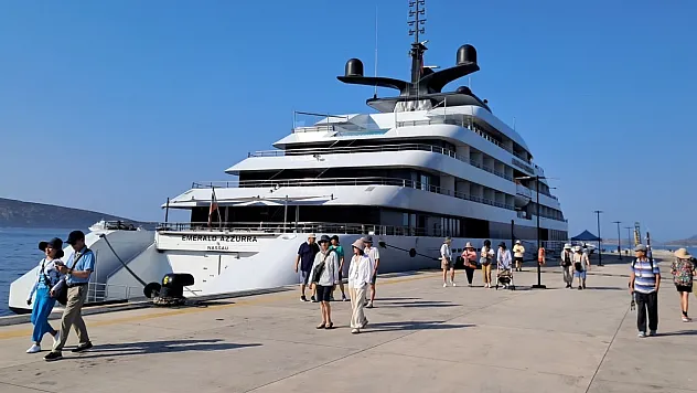 'Emerald Azzurra' kruvaziyeri Bodrum'a 93 turist getirdi