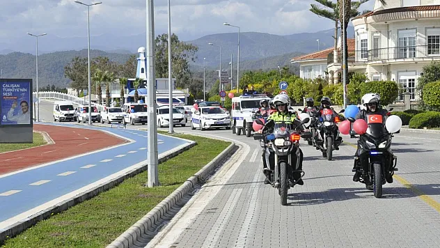 Emniyet ekiplerinden Polis Haftası konvoyu