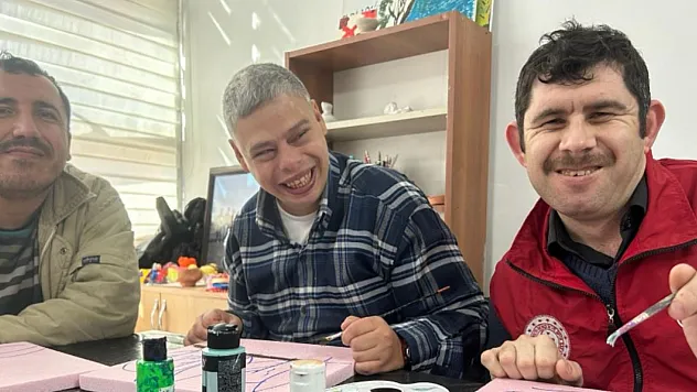 Engelli bireyler kültür sanat çalışmalarına katılıyor