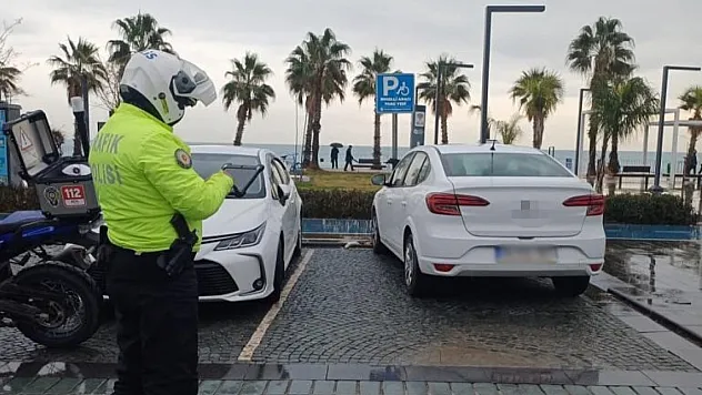 Engelli park yerlerine park eden 625 sürücüye ceza