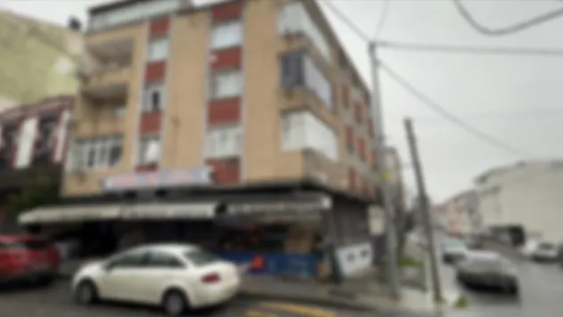 Eşini çocuklarının gözü önünde bıçakladı