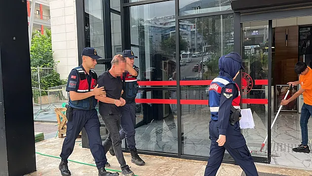 Eşini ve kayınvalidesini bıçaklayan şahıs adliyeye sevk edildi