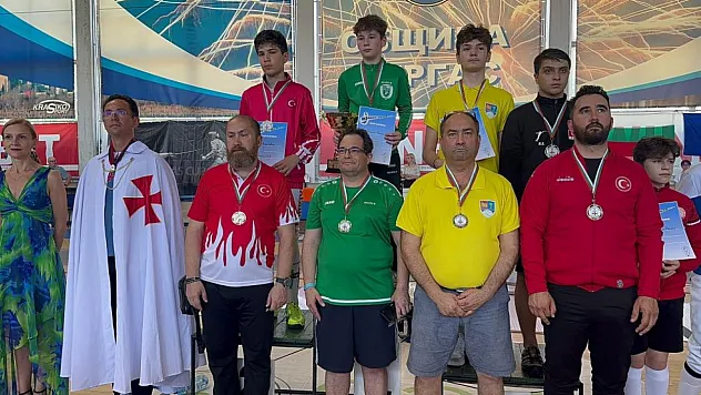 Eskrimcilerden Bulgaristan'da 4 madalya