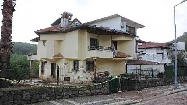 EVİNDE HAYVAN ÖLÜLERİNİ BİRİKTİREN KADININ KOMŞULARI KONUŞTU