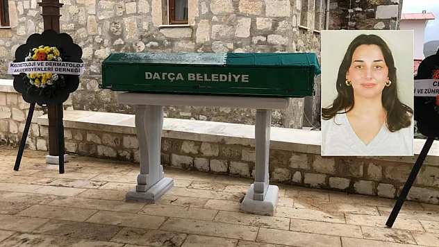 Evinde ölü bulunan Datçalı doktor toprağa verildi