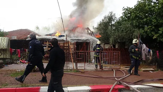 Evlerinin yanışını gözyaşları içinde çaresizce izlediler