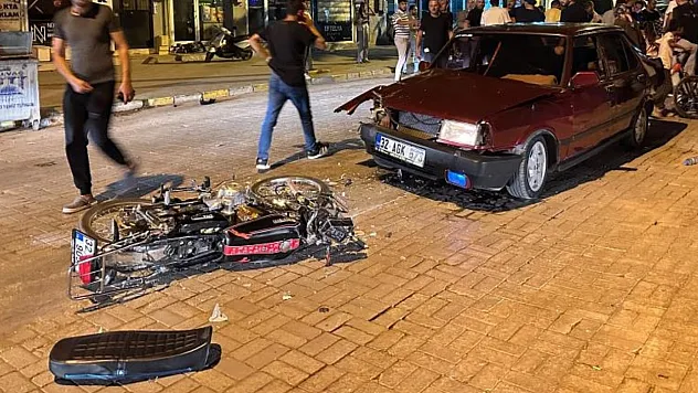 Faytonu sollayan otomobil motosikletle çarpıştı: 16 yaşındaki sürücünün durumu ağır