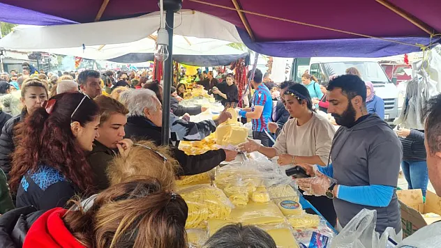 Festivalde 3 ton hamsi dağıtıldı