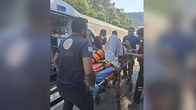 Fethiye açıklarında gezi teknesinde yaralanan kişiye tıbbi tahliye