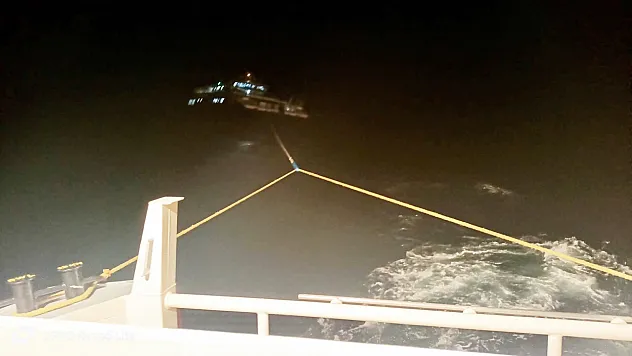 Fethiye açıklarında makine arızası nedeniyle sürüklenen tekne kurtarıldı