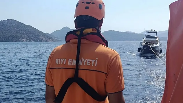 Fethiye açıklarında sürüklenen teknedeki 3 kişi kurtarıldı