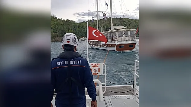 Fethiye Açıklarında Sürüklenen Teknedeki 2 Kişi Kıyı Emniyeti Tarafından Kurtarıldı