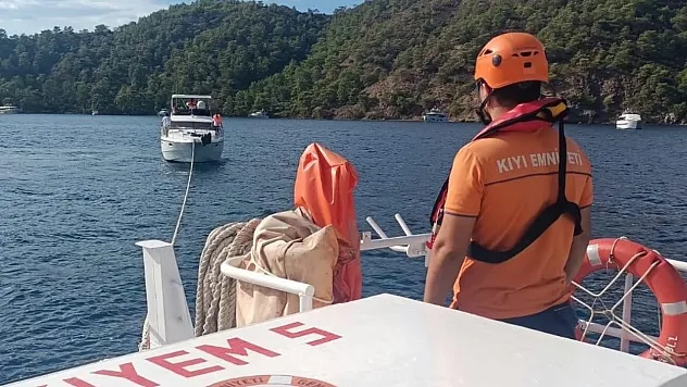 Fethiye açıklarında sürüklenen teknedeki 4 kişi kurtarıldı