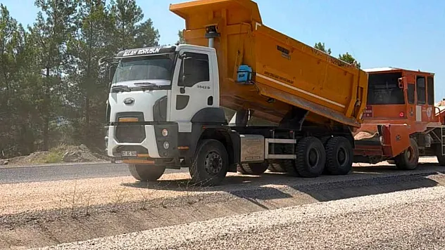 Fethiye-Antalya Karayolu yayla yolunda mıcırlama çalışması başladı
