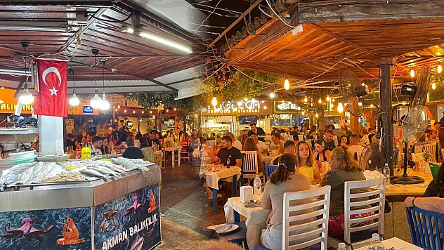 Fethiye Balık Pazarı Yaz Sezonunun En Hareketli Günlerini Yaşıyor