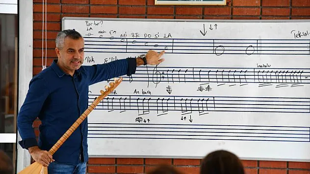 Fethiye Belediyesi Bağlama Kursu devam ediyor