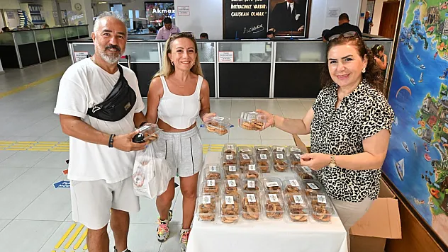 Fethiye Belediyesi'nden Kandil Simidi İkramı