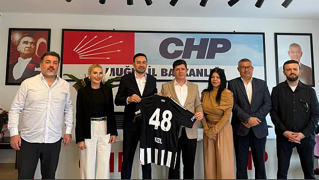 Fethiye Beşiktaş Taraftarlar Derneği'nden CHP Muğla İl Başkanı Nail Kızıl'a ziyaret