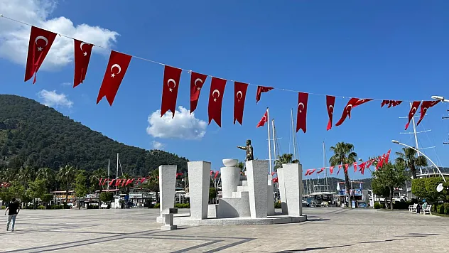 Fethiye Beşkaza Meydanı 23 Nisan'a hazır: 'Uluslararası Çocuk Şenliği' yarın başlıyor