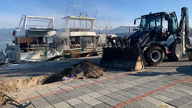 Fethiye Beşkaza Meydanı sahil bandında elektrik arızası: Ekipler seferber oldu