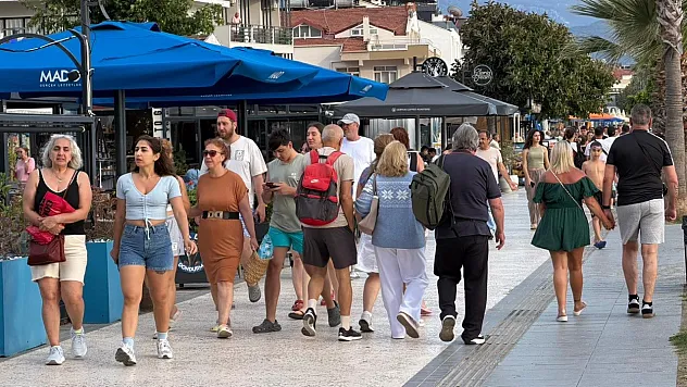 Fethiye Çalış Sahili'nde Bayram Yoğunluğu Yaşanıyor