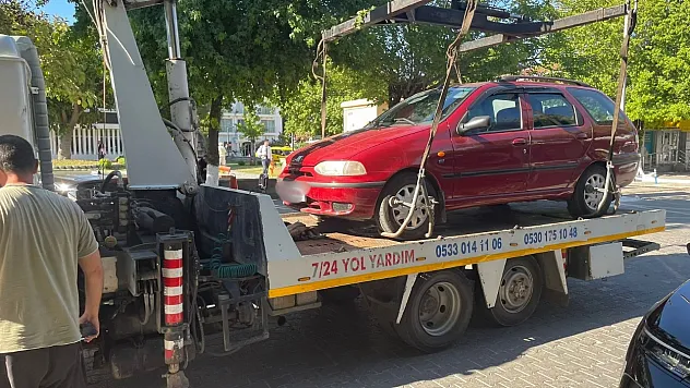 Fethiye Çarşı Caddesi'nde hatalı park denetimi: Araçlar çekiciyle kaldırıldı