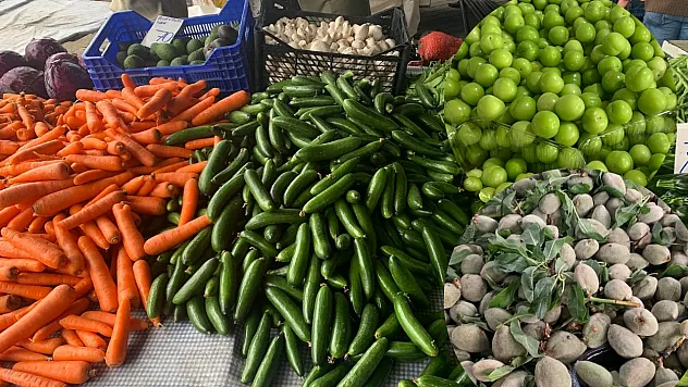 Fethiye Çiftlik Pazarı'nda tezgahlar doldu: Sebze ve meyvede günün fiyatları
