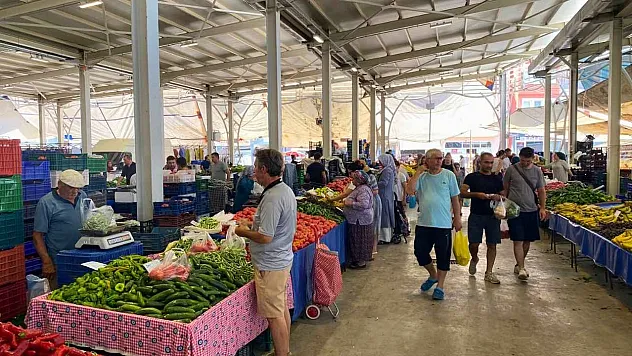 Fethiye Cumartesi Pazarı'nda Alışveriş Hareketliliği