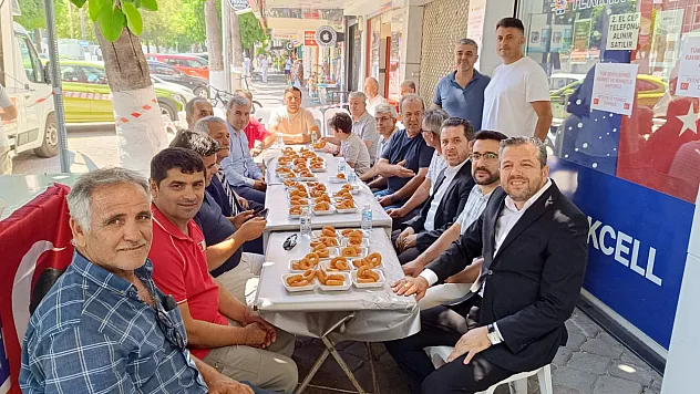 Fethiye'de 15 Temmuz anısına vatandaşlara lokma ikramı