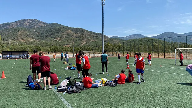 Fethiye'de 23 Nisan Temalı Çocuk Şenliği Devam Ediyor